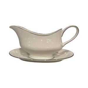 Vintage Wedgwood Silver Ermine Gravy Boat & Stand